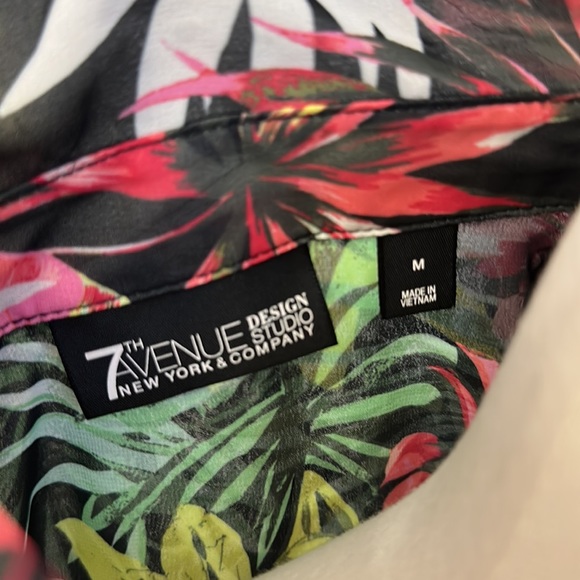 Semi sheer Lace Up Floral Black Top Clean, Nonsmoking home - Picture 10 of 10